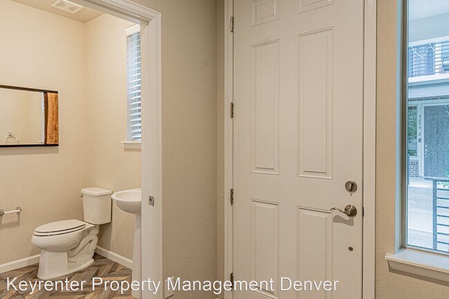 Building Photo - 2 br, 2.5 bath House - 4220 E Warren Ave  ...