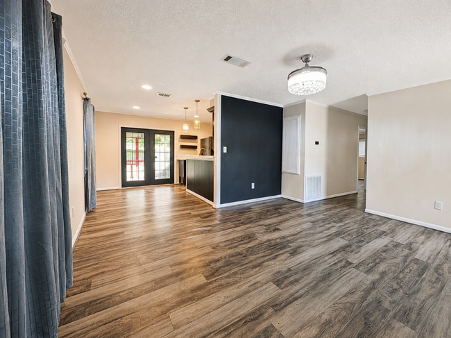 Building Photo - 207 W Mink St