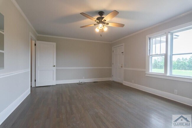 Foto del edificio - 243 Mitchell Farm Rd
