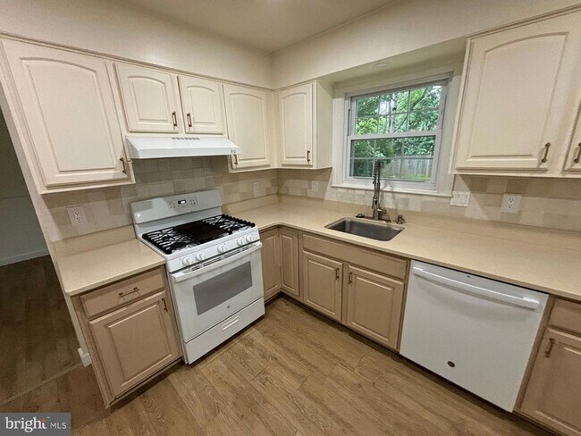 Building Photo - 18428 Gardenia Way