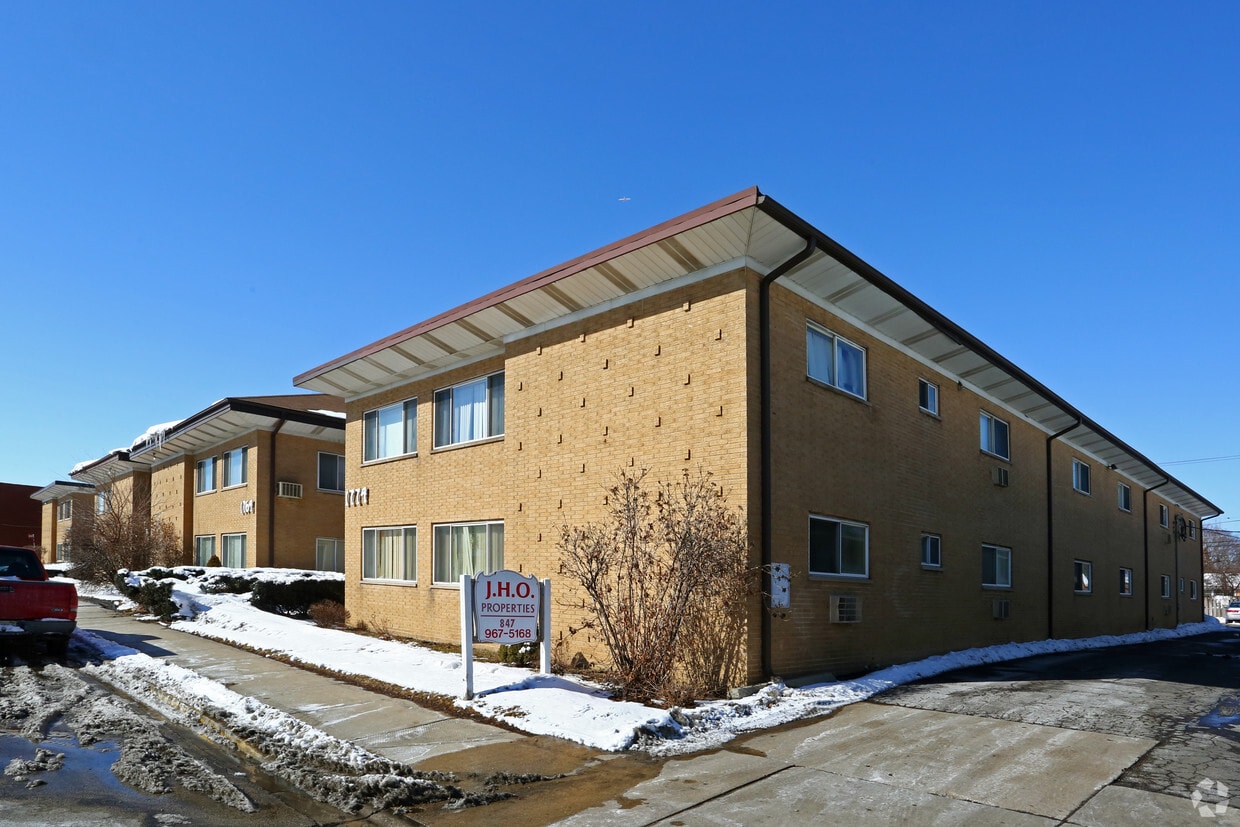 Building Photo - 1764 E Oakton St