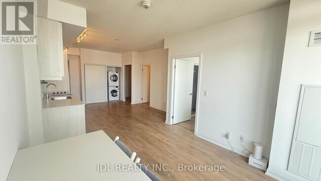 Photo du bâtiment - 36 Forest Manor Rd