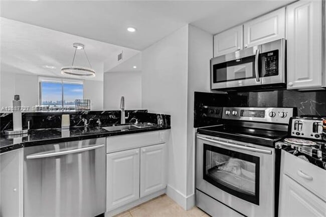 Photo - 5880 Collins Ave cu-PH3 Apartment