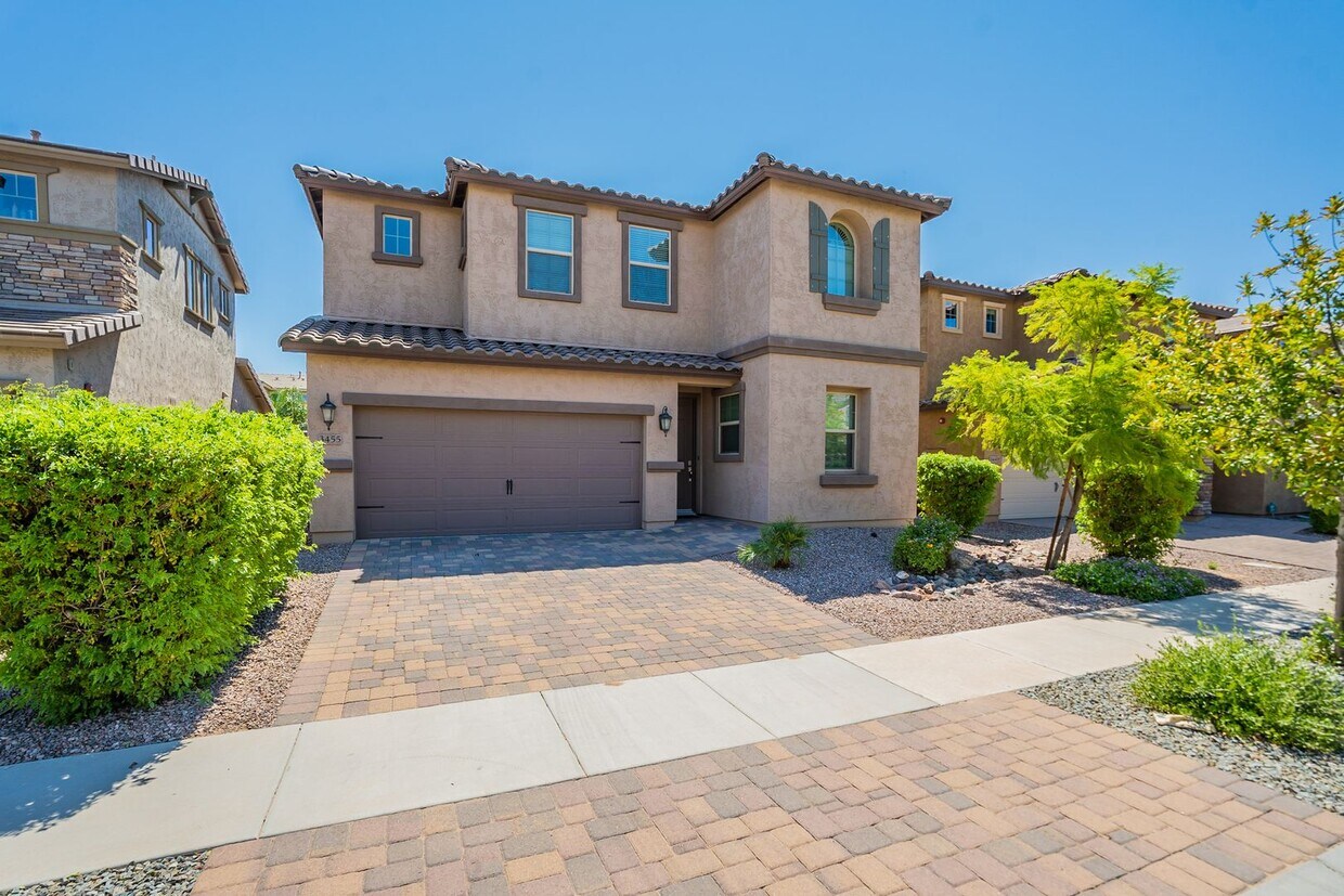 Primary Photo - Move In Ready! Three Bedrooms - Beautiful ...