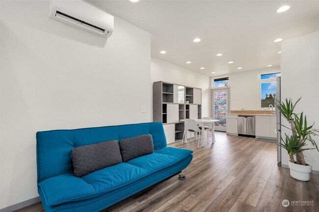 Foto del edificio - 5956D 36th Ave S
