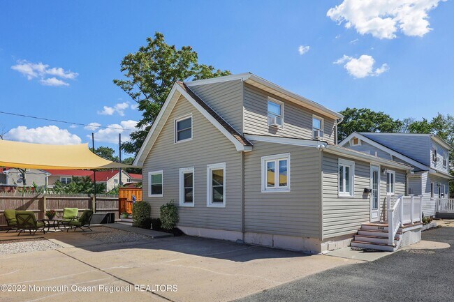 Building Photo - 34 Center Ave