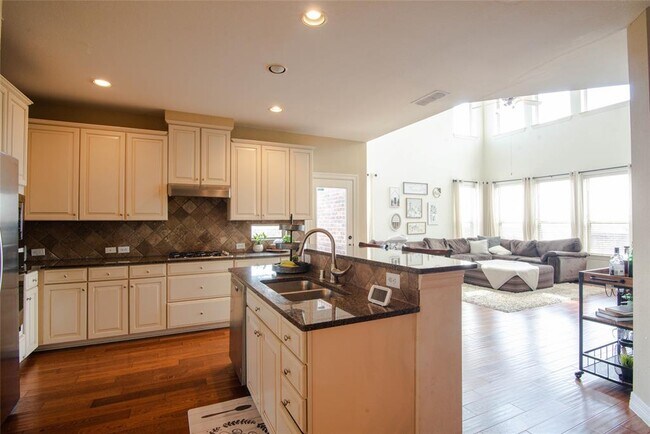 Foto del edificio - 9629 Planters Row Dr