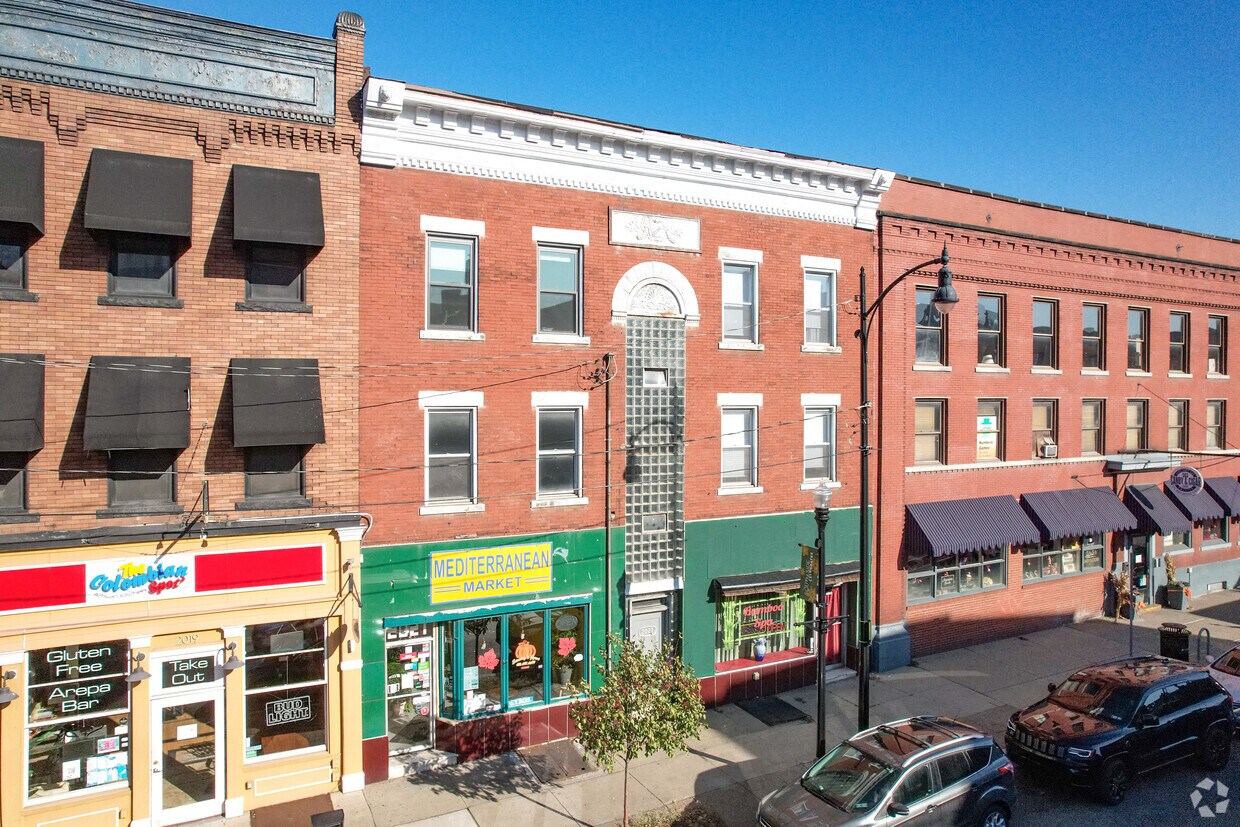 Primary Photo - 2021 E Carson St