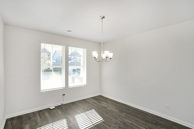 Building Photo - 5370 Bellflower Hls