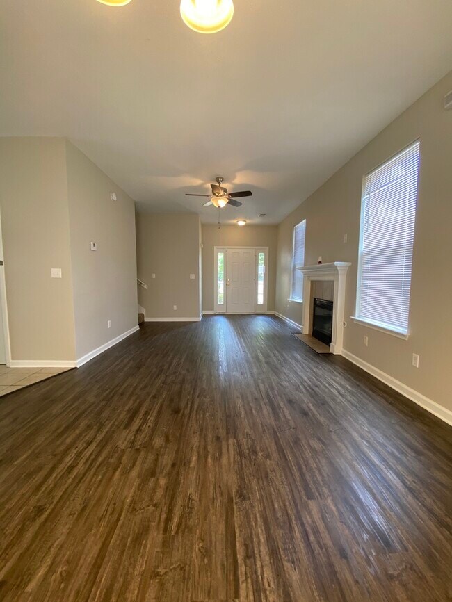 Foto del edificio - 7821 Fallstone Rd Memphis, TN 38125
