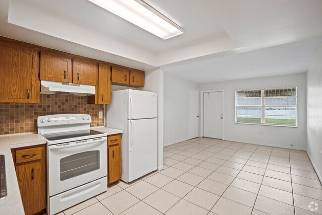 Building Photo - 5901 Crestmont St
