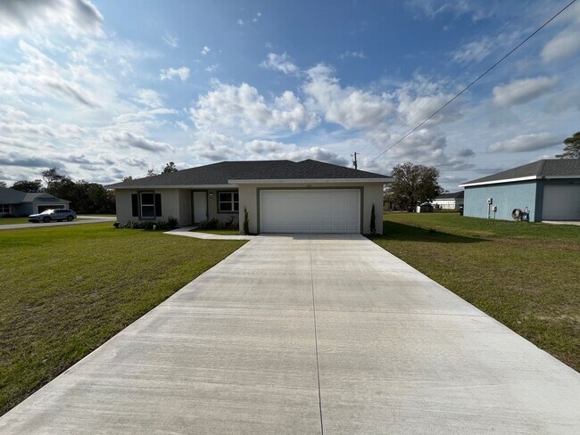 Foto del edificio - Lovely 3 Bedroom, 2 Bathroom Home in Ocala!!!