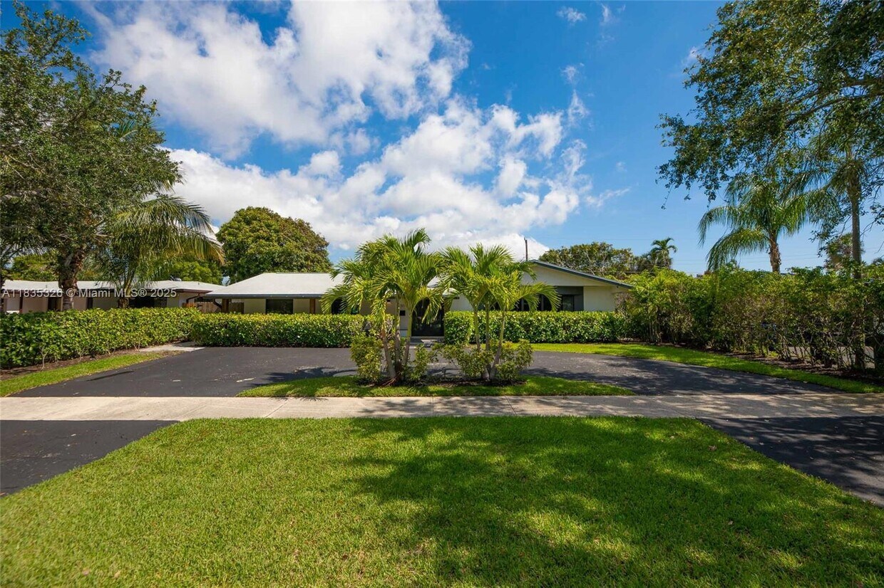 Foto principal - 2117 NE 62nd St