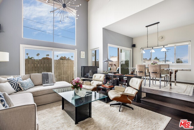 Building Photo - 817 10th St