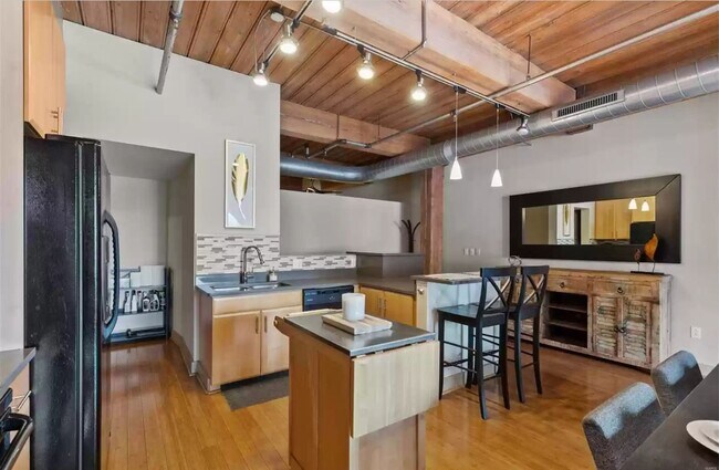 Foto del edificio - Fully Furnished - Stylish with Incredible ...