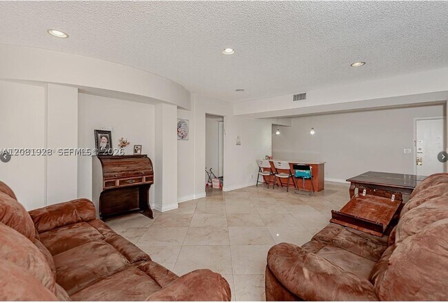 Foto del edificio - 4000 N Hills Dr