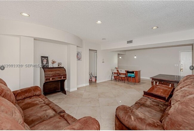 Building Photo - 4000 N Hills Dr