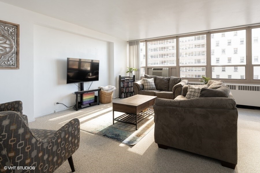 Foto principal - 3950 N Lake Shore Dr