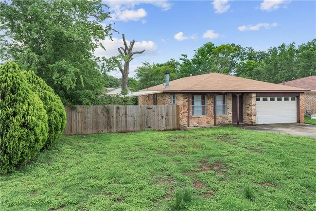 Building Photo - 4304 Green Valley Dr