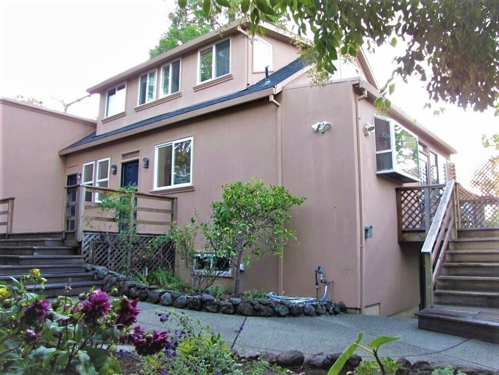 Primary Photo - 74 Corte Madera Ave