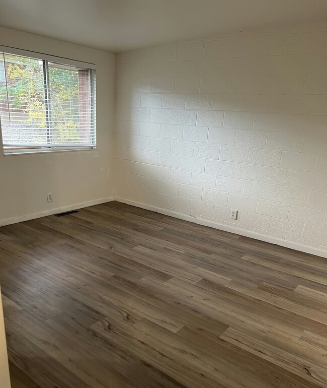 Photo - 2122 Orchard Dr Apartment