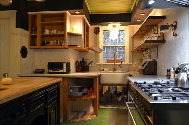 Foto del edificio - 799 Manton Ave