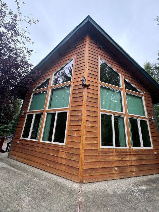Primary Photo - Charming Fairbanks Home: Short-Term Rental...
