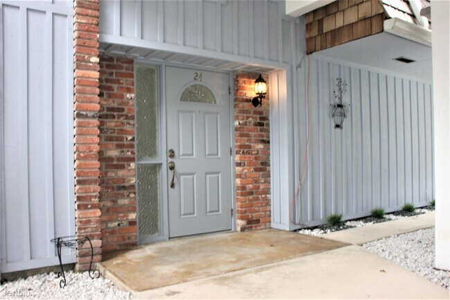 Foto del edificio - 2 br, 2 bath House - 423 Pine Tree Ct Apt 24