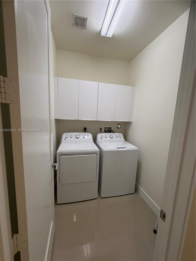 Foto del edificio - 6440 NW 103rd Psge