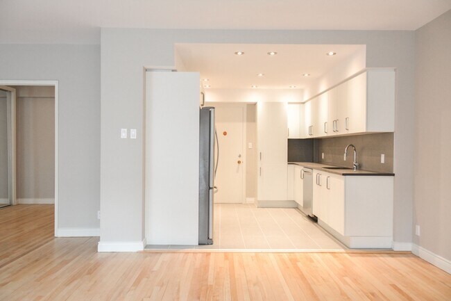 Building Photo - 3468 Rue Drummond