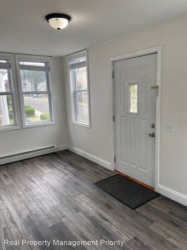 3 br, 1.5 bath House 14 Lake Street House for Rent in Highland