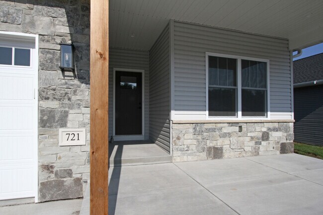 Building Photo - 721 S 41st Cir