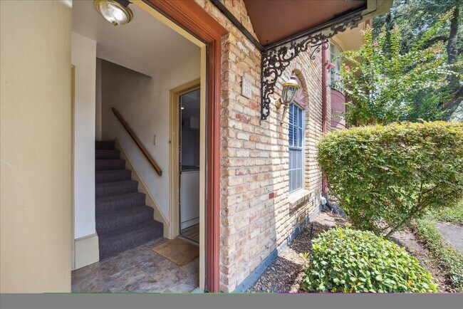 Building Photo - 7600 Burgoyne Dr.
