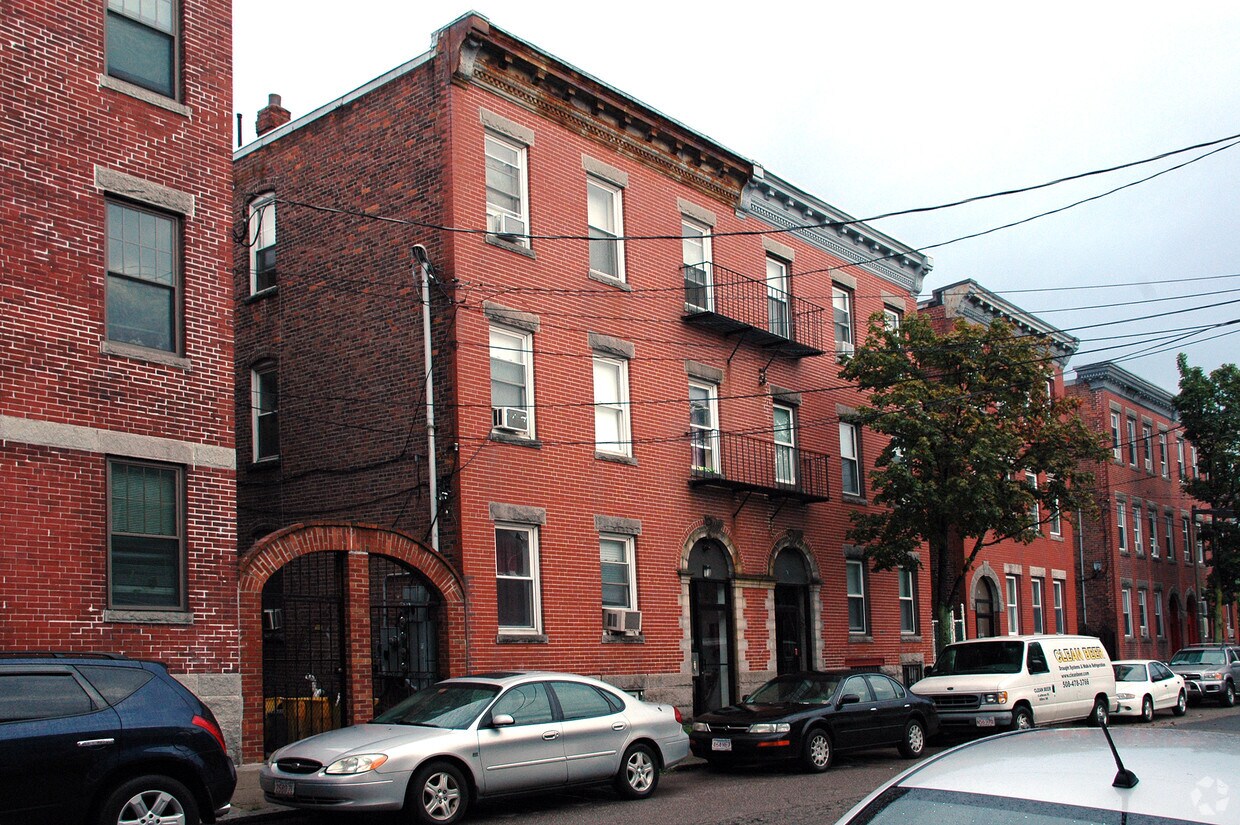 Building Photo - 72 Frankfort St