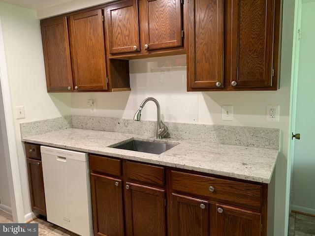 Foto del edificio - 15211 Elkridge Way