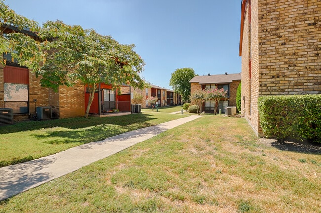 Building Photo - Bay Colony