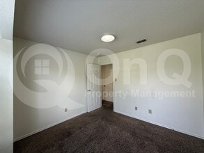 Building Photo - 1206 Hyde Park Dr