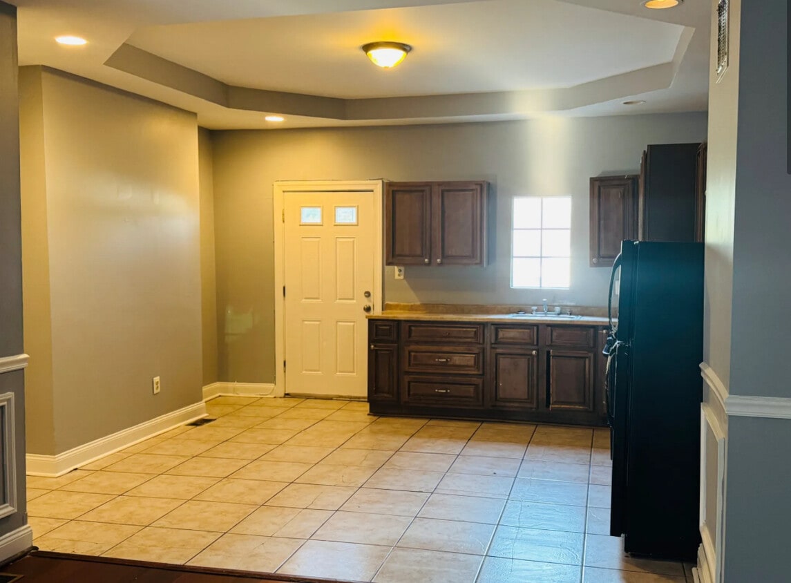 Building Photo - 1011 N Arlington Ave