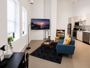 Building Photo - 1049 W Lawrence Ave