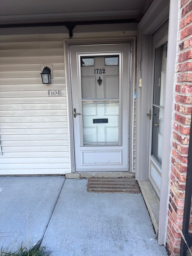 1732 Sussex Walk, Hoffman Estates, IL 60169 Townhome Rentals in