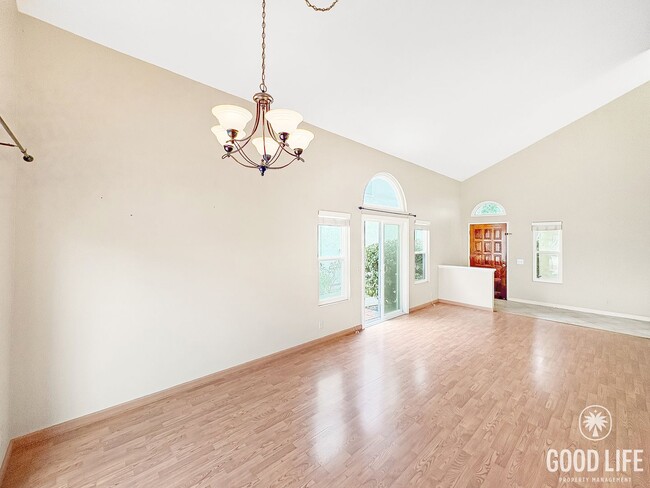Foto del edificio - Beautiful 3B/2.5BA House in Rancho Bernard...