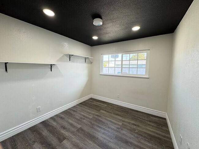 Foto del edificio - Beautiful 4Bd/2Ba Home w/Pool, Fully Fenced Large Backyard in Corona!