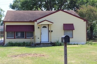 Building Photo - 315 S Kansas St