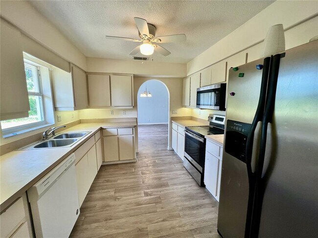 Building Photo - 1711 Harbell St