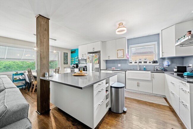 Foto del edificio - 8819 N Wisner St