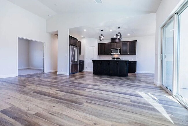 Building Photo - Charming 4-Bedroom Home with Modern Upgrad...