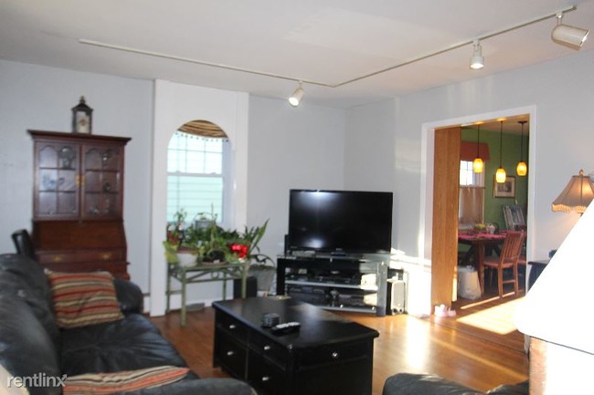 Foto del edificio - 21 Pepper Ridge Rd