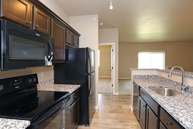 2BR, 2.5BA - Gull - Kitchen - Fountain Ridge
