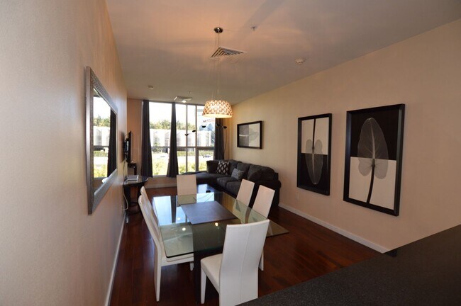 Foto del edificio - Panorama Towers / Villa Style Condo on two...