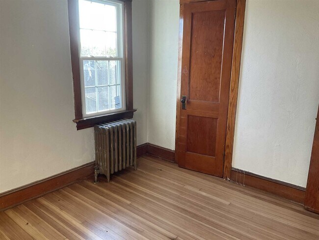 Building Photo - 37 Dutchess Terrace